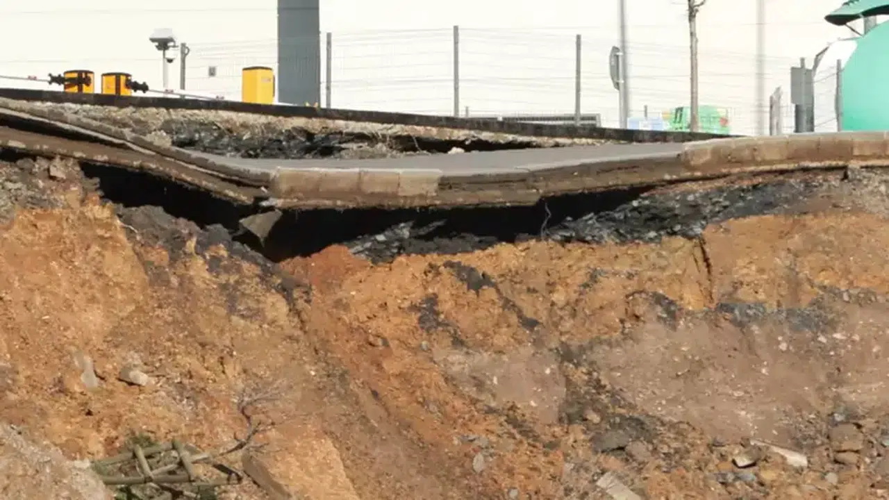 İnkılap Mahallesi'nde İnşaat Çökmesi, Vatandaşlarda Endişe Oluşturdu