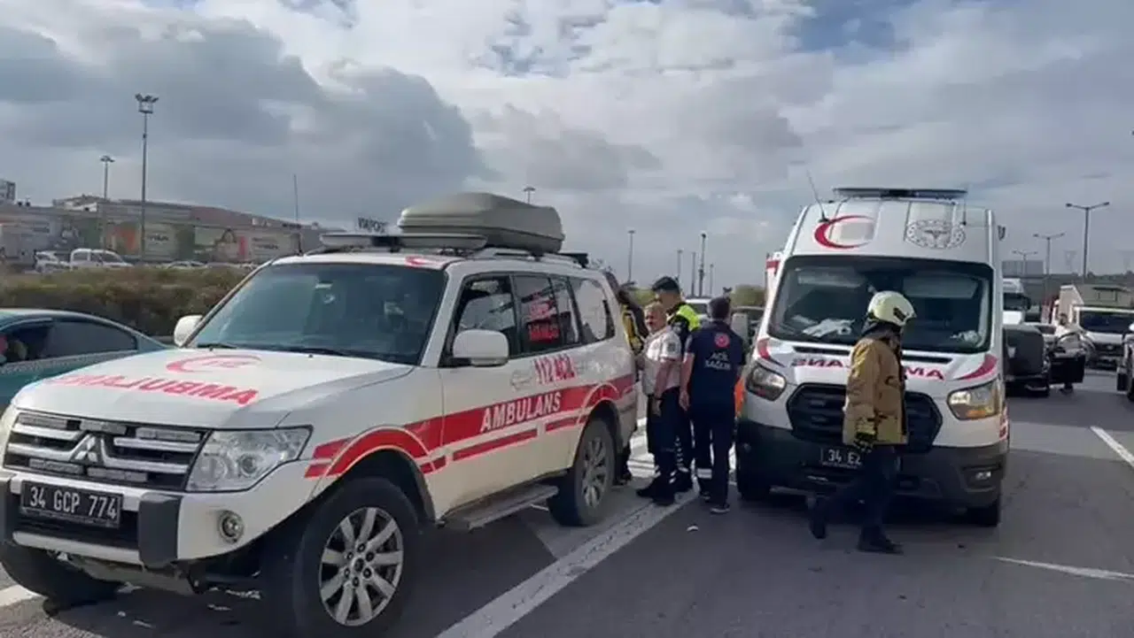 Pendik'te Trafik Kazası: 3 Yaralı, TEM Otoyolu'nda Yoğunluk Oluştu