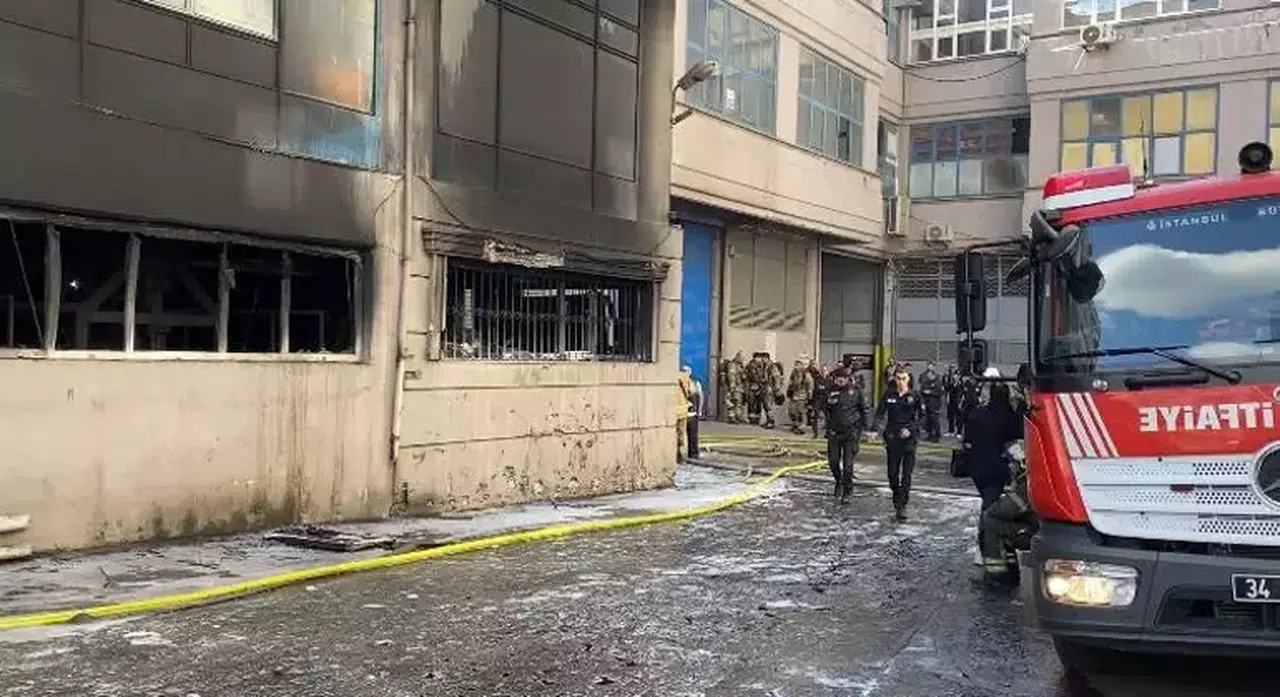 Eyüpsultan'da iş yerinde çıkan yangın hızla kontrol altına alındı