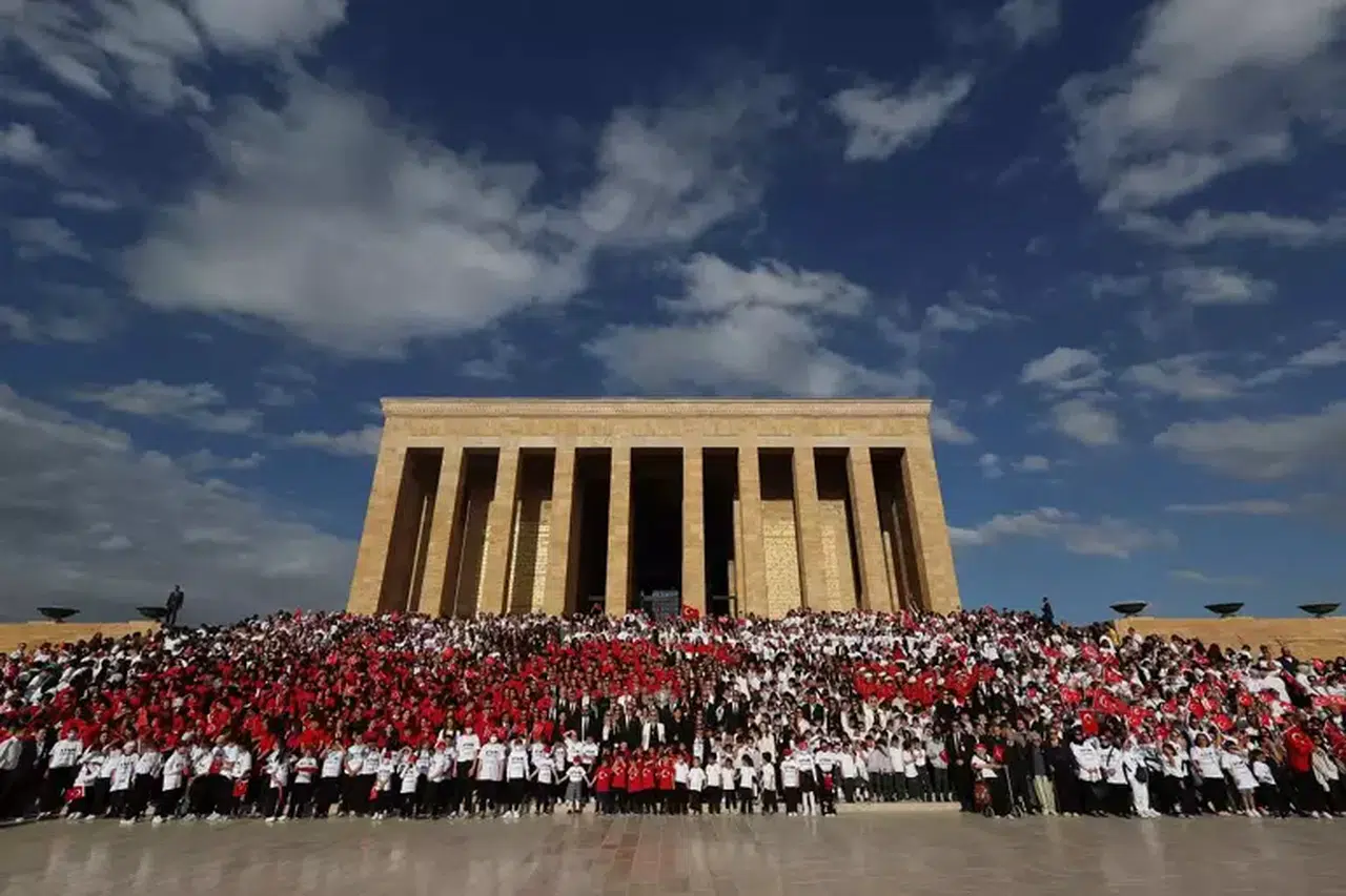 LÖSEV ve aileleri için Anıtkabir'de moral ziyareti düzenledi.