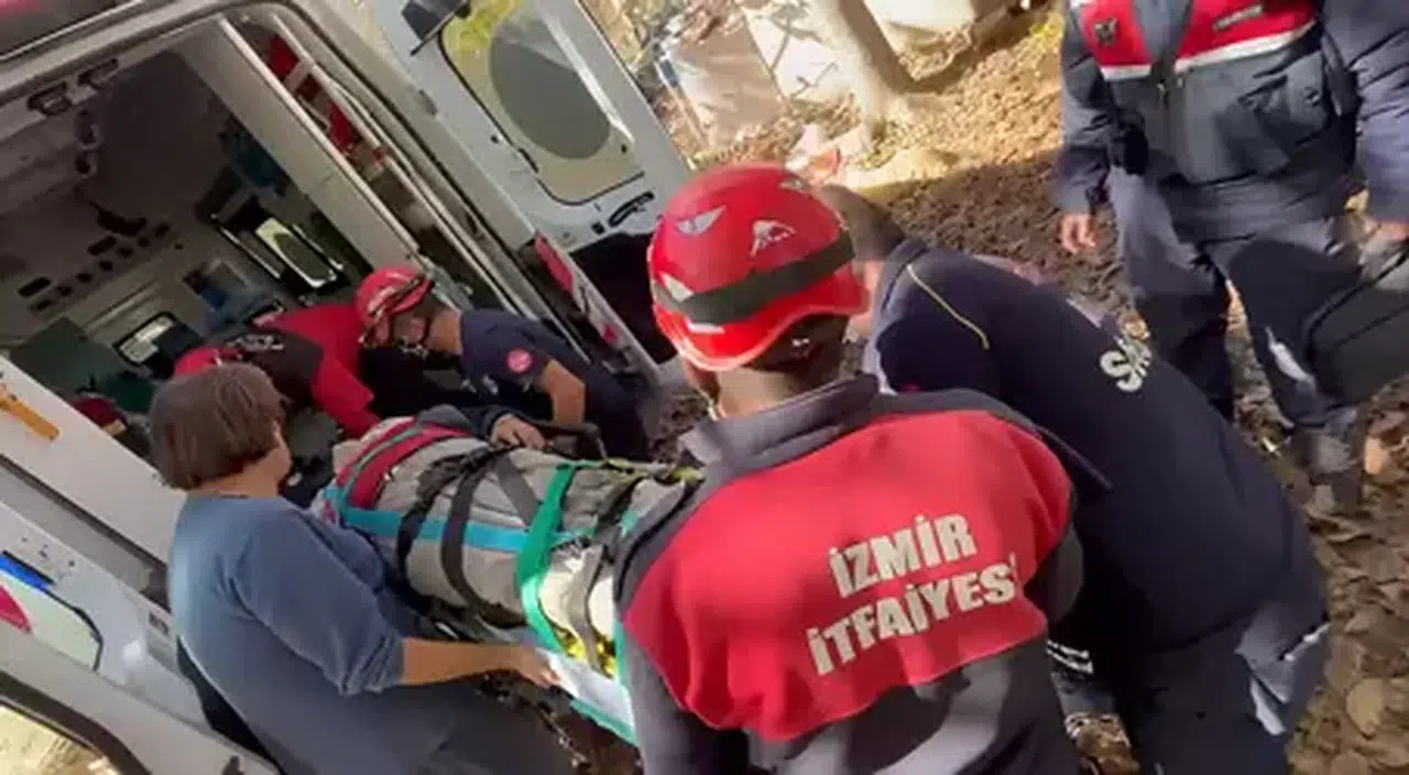 İzmir'de 80 Yaşındaki Halil Tüysüz Kuyuya Düşerek Yaralandı