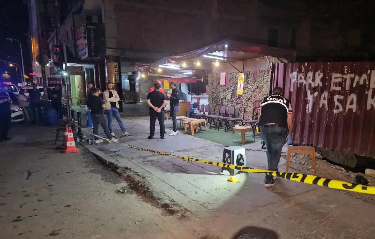 Adana'da Çay Ocağına Yapılan Silahlı Saldırıda Saldırgan Ele Geçirildi