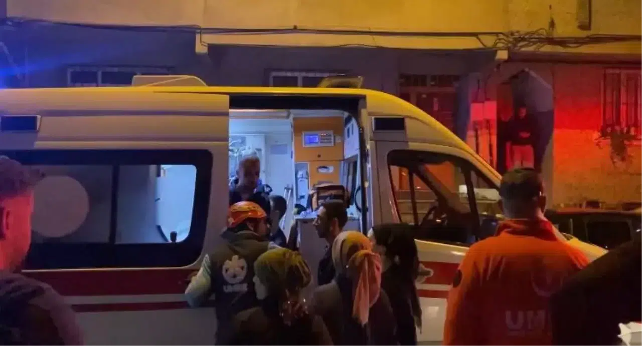 Esenler'de Alevler İçinde Kalan Bina: 15 Kişi Dumandan Etkilendi!