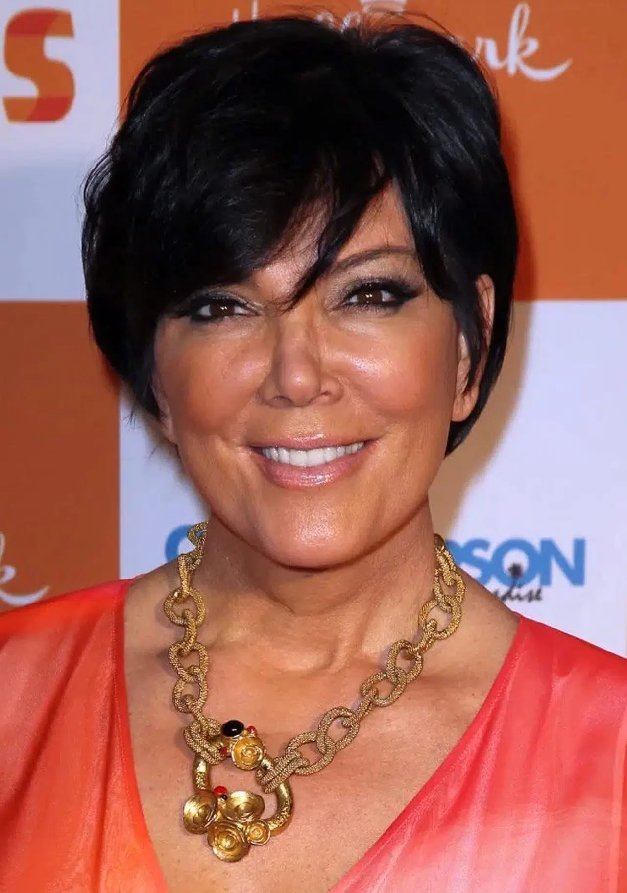 Kris Jenner'dan Şaşırtan Dönüşüm: Yeni Stiliyle Göz Doldurdu!