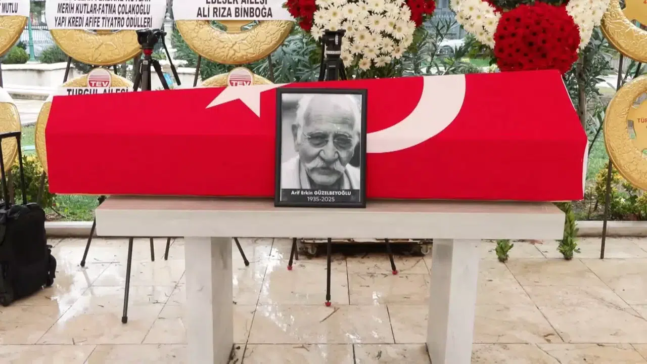 Türk sinemasının duayeni Arif Erkin Güzelbeyoğlu 90 yaşında vefat etti