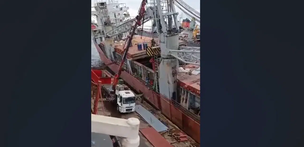 Tuzla ' da Korkunç Kaza: Yan Yatan Gemide Bir İşçi Hayatını Kaybetti