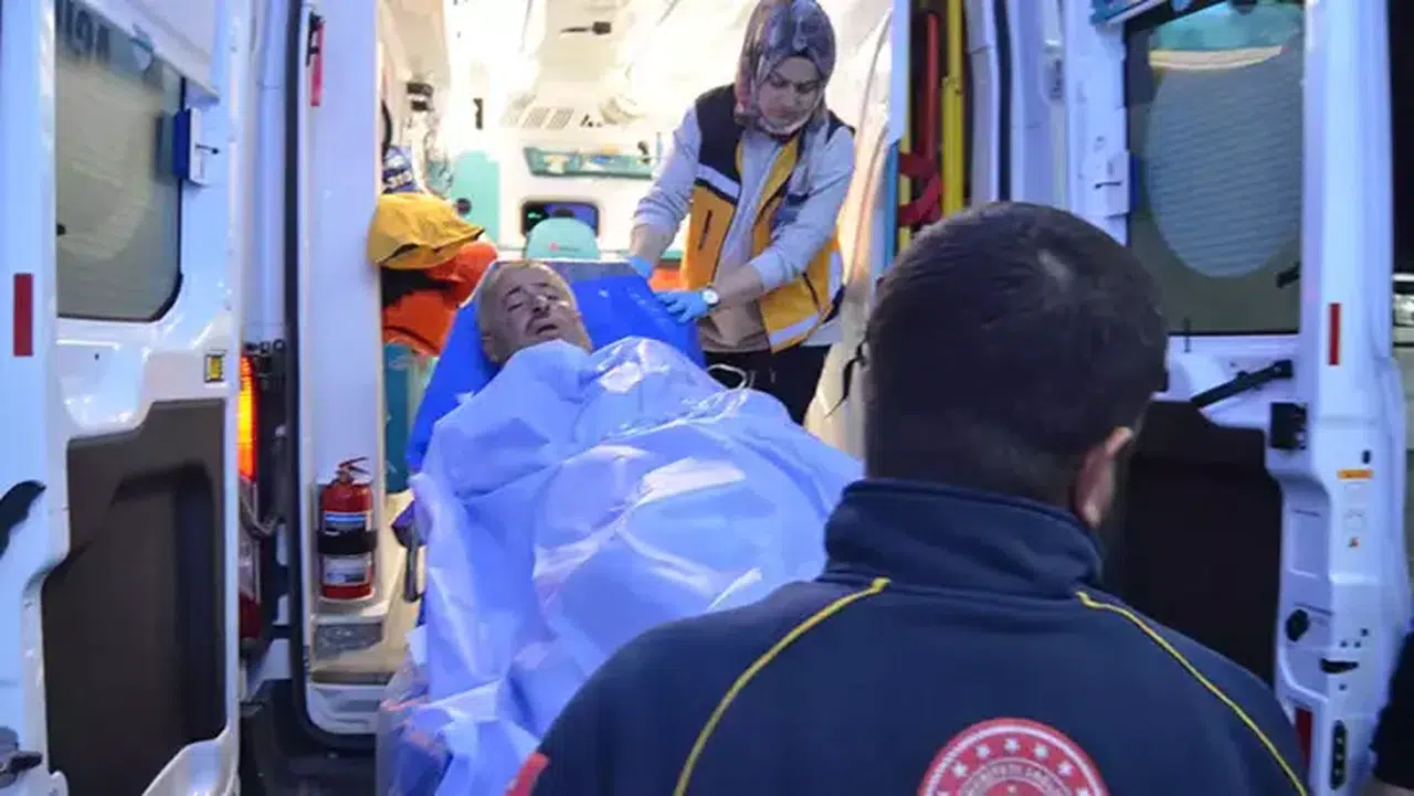 Aksaray'da Parkta Bıçaklı Saldırı: Bir Kişi Ağır Yaralandı