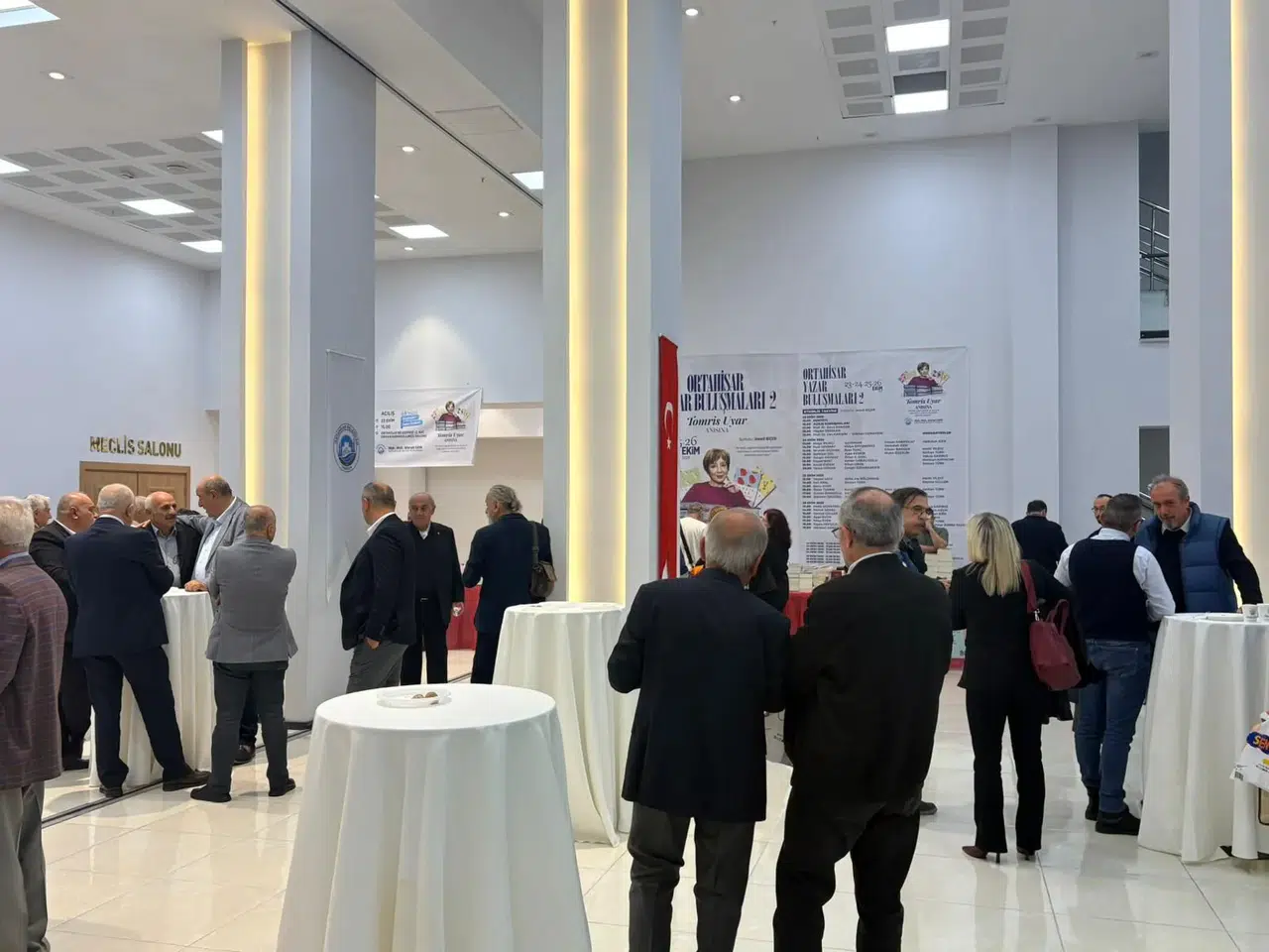 Ortahisar Yazar Buluşmaları Edebiyat Tutkusu ve Eleştirilerle Başladı