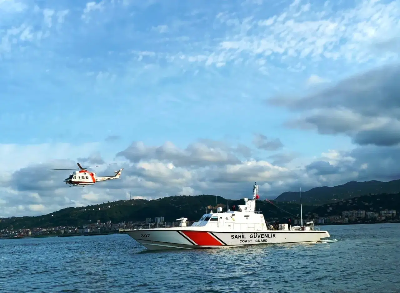Trabzon'da Kaybolan Balıkçı İçin Arama Kurtarma Çalışmaları Sürüyor