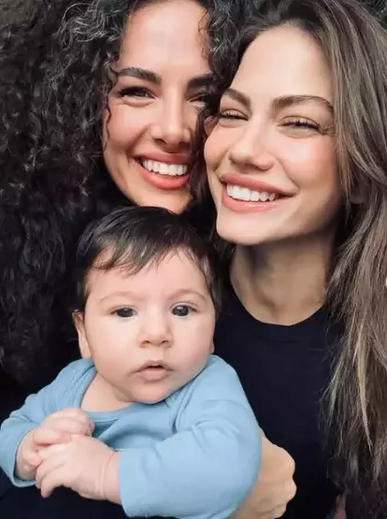 Demet Özdemir'den Samimi Paylaşım: Manifest Perileri Yan Yana