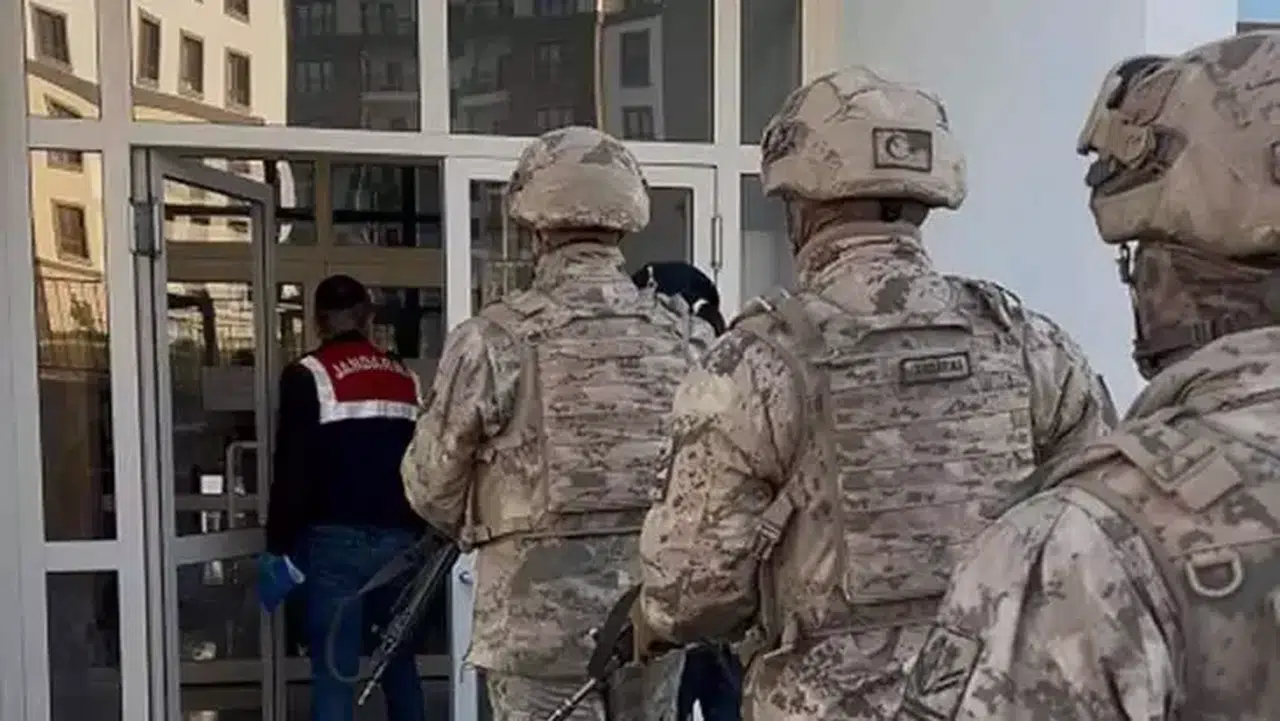 Sosyal Medyada Tehlikeli İçerik Paylaşan 3 Şüpheli Gözaltına Alındı