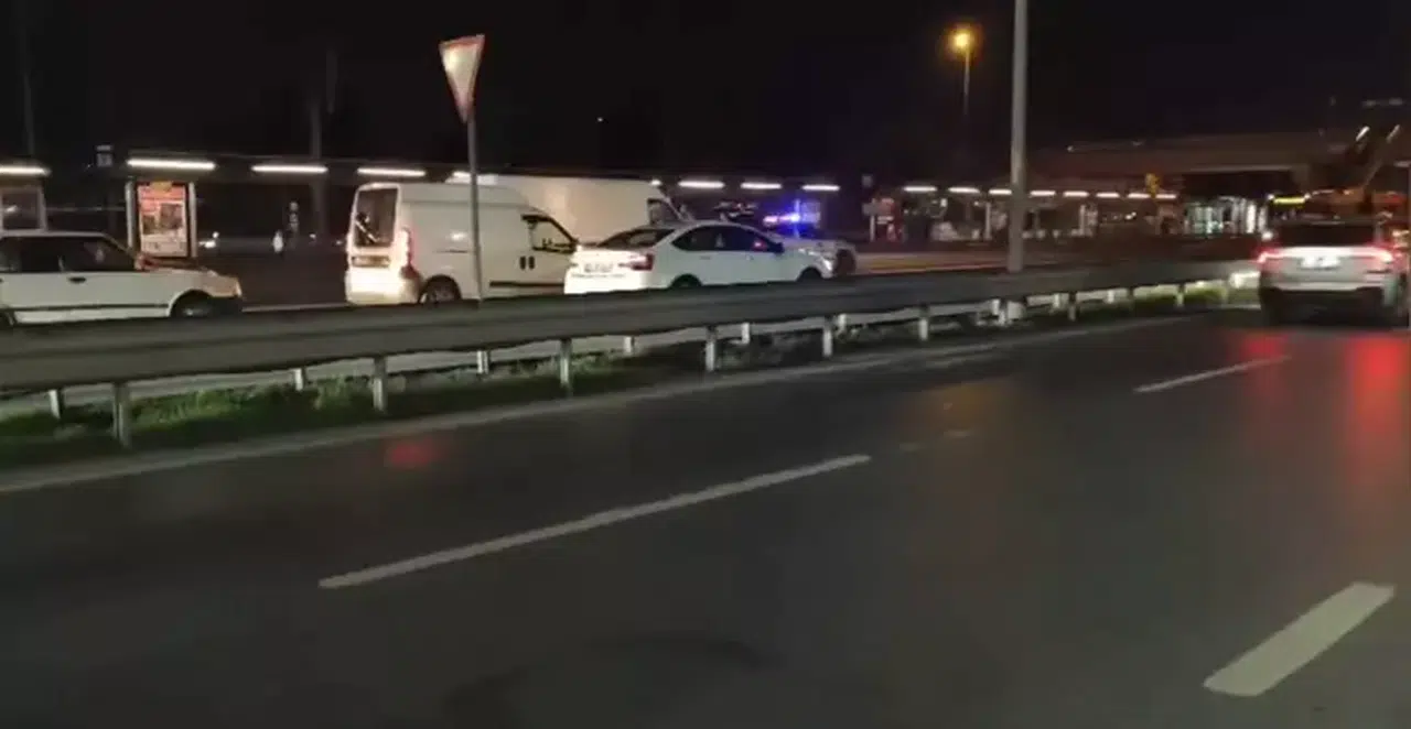 Küçükçekmece'de Ambulans ve Motosikletin Karıştığı Kaza: İki Yaralı!