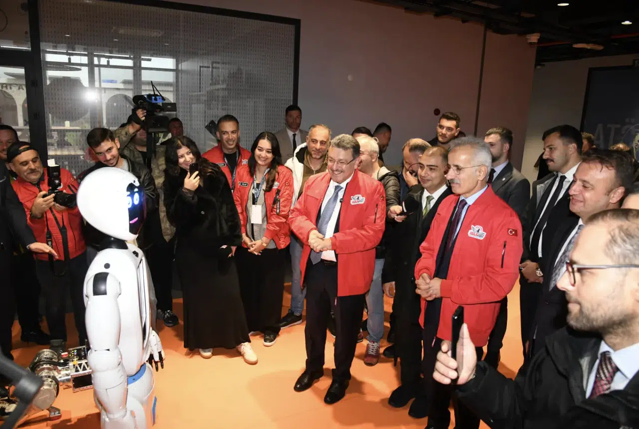 Uraloğlu Düzköy'de Patates Tadıyla Robotik Horon Keyfi Yaşadı
