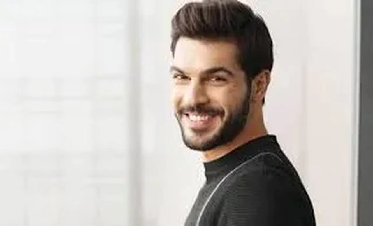 Tolga Mendi'nin Umre Ziyareti: Manevi Deneyim Sosyal Medyada!