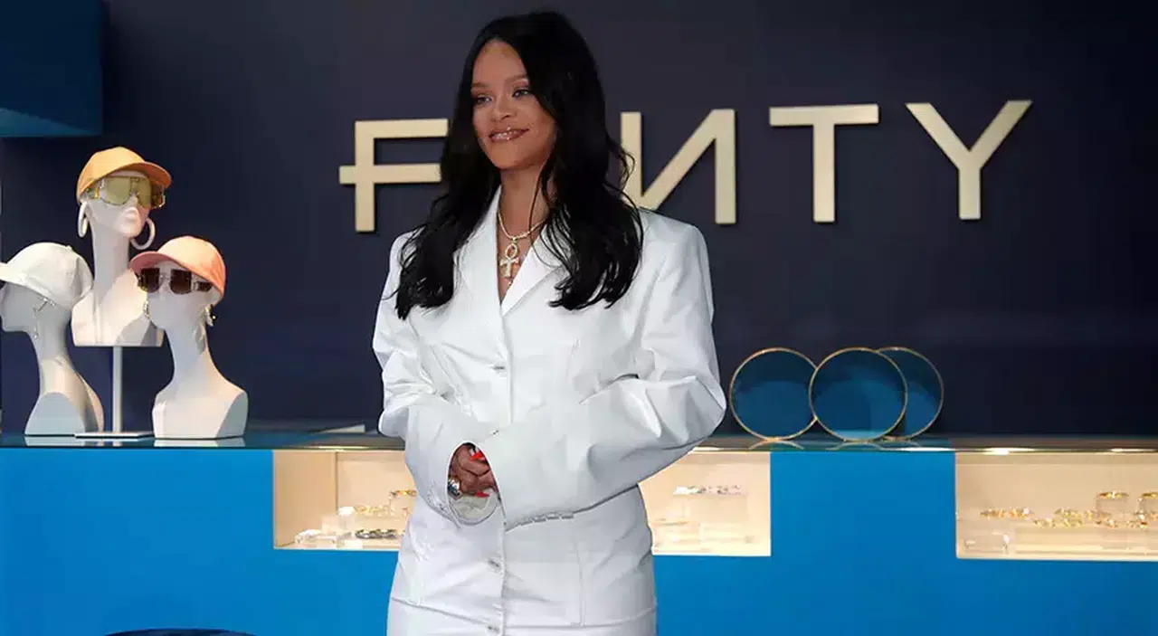Rihanna'nın Fenty Markası 36 Milyon Dolarlık Kayıpla Kapatıldı