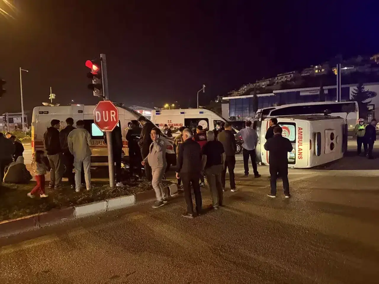 Tokat'ta Ambulans Kavşakta Cip İle Çarpıştı, 3 Kişi Hafif Yaralandı