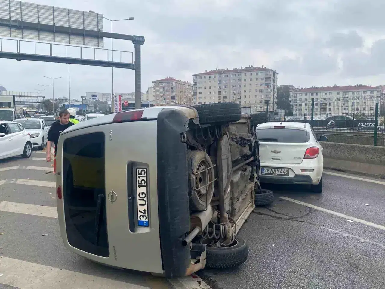 Kadıköy'de D-100 Karayolu'nda Üç Araç Çarpıştı: Maddi Hasar Oluştu!