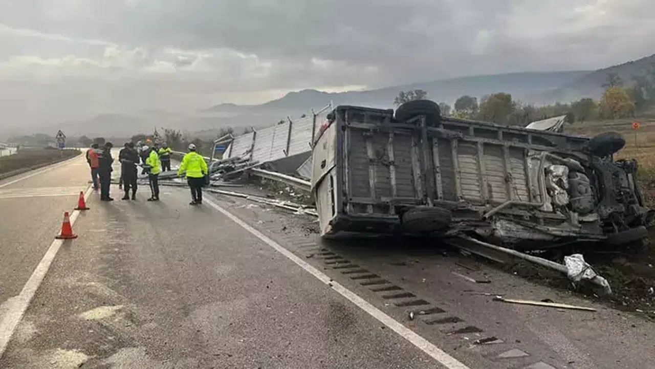 Tokat'ta Meydana Gelen Trafik Kazasında Minibüs Kamyonete çarptı