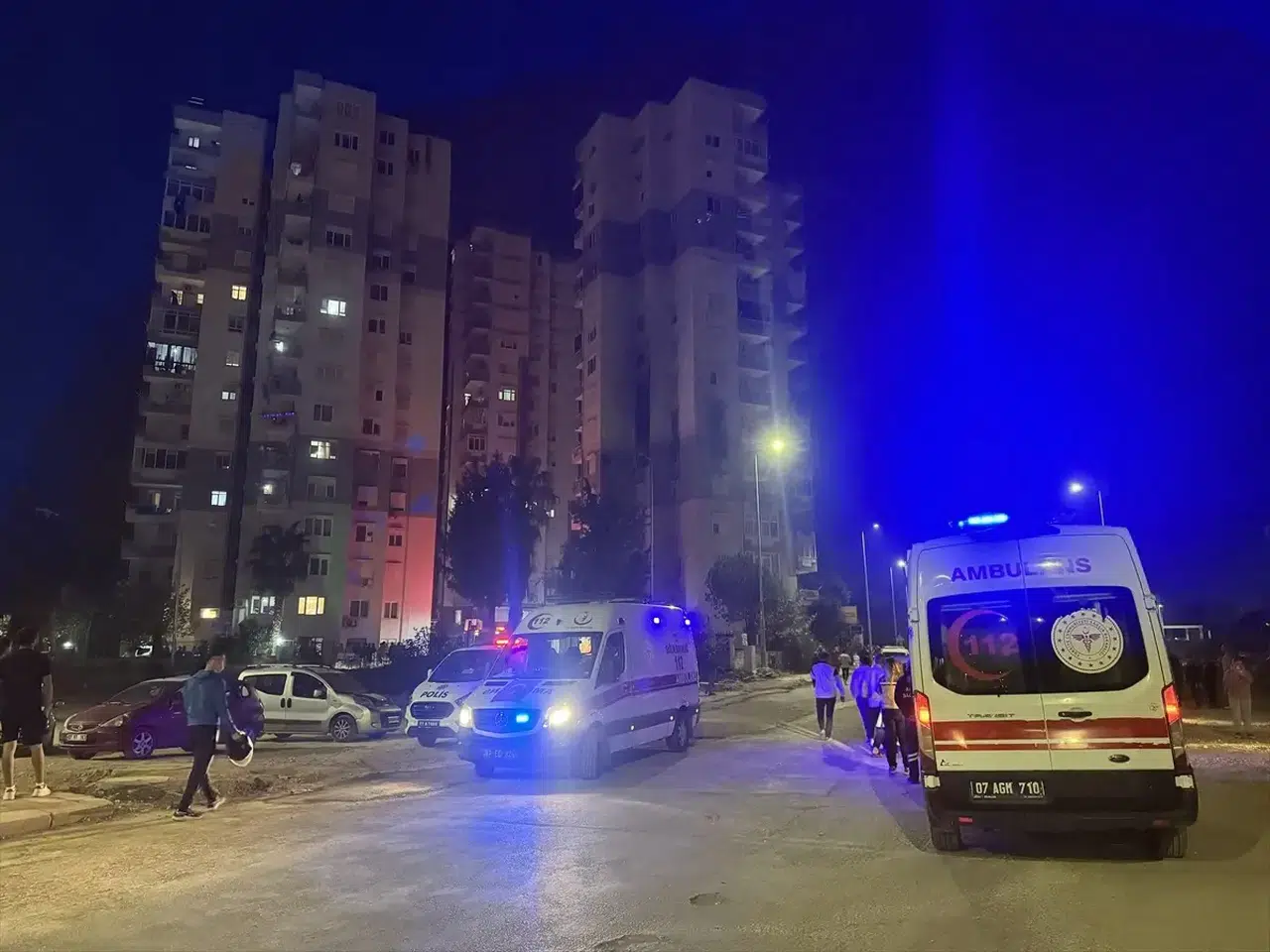 Antalya'da Klima Motoru Patlaması, 10 Katlı Binada Yangın Çıkardı