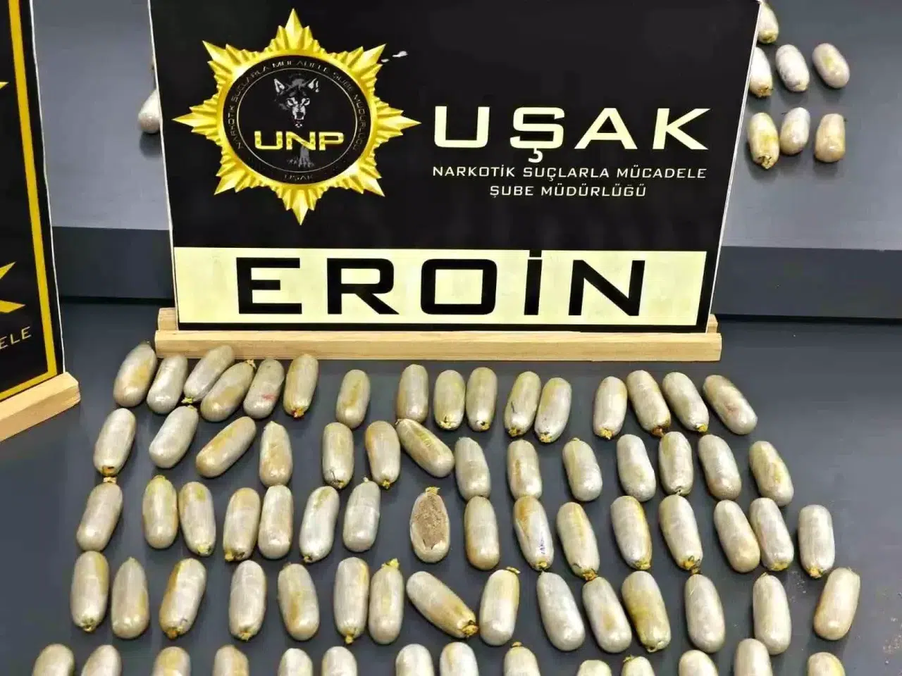 Uşak'ta Narkotik Operasyonu: 1.1 Kg Eroinle İki Şahıs Tutuklandı