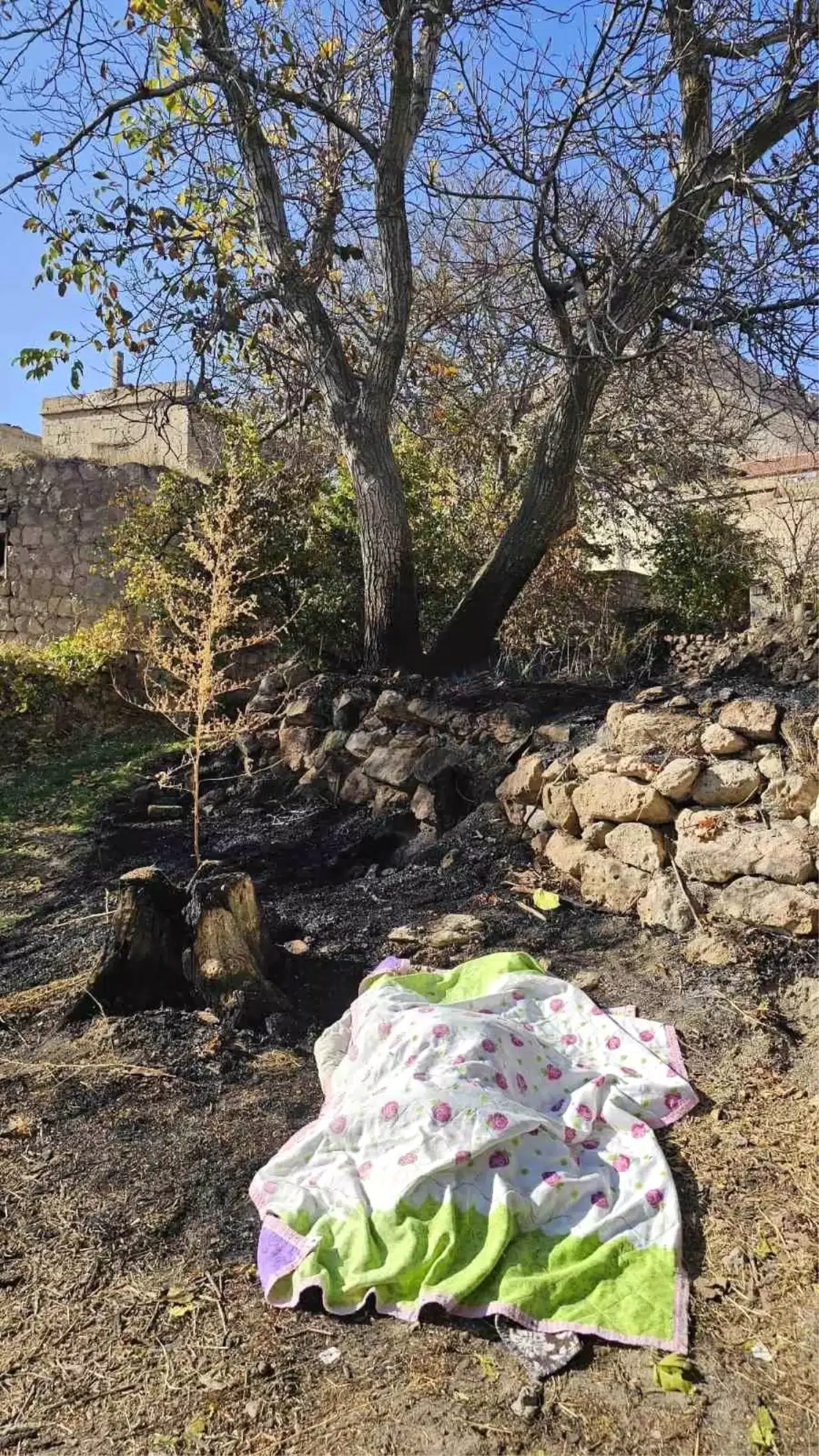 87 Yaşındaki Kadın Bahçesinde Yangında Hayatını Kaybetti