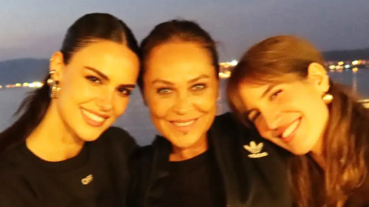 Özgü Kaya ve Hülya Avşar'dan Samimi Dostluk Kareleri!