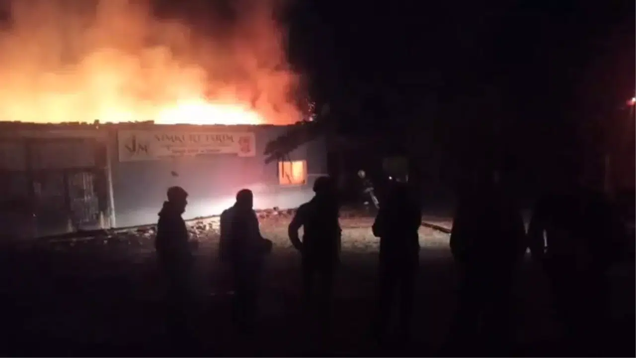 Amasya'daki Soğan Deposunda Meydana Gelen Yangın Hızla Söndürüldü