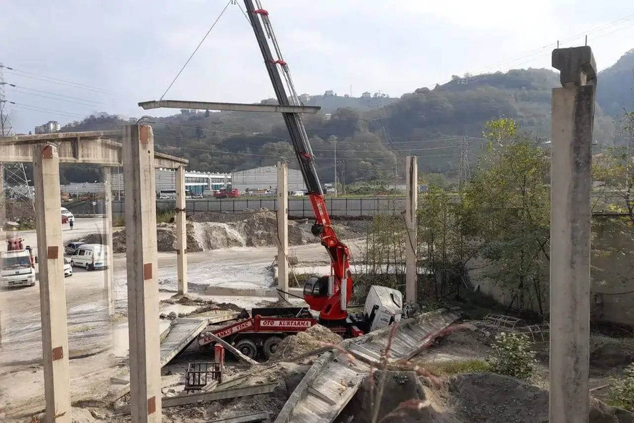 Trabzon Araklı’da İş Kazası: Halatlar Koptu, 2 İşçi Yaralandı
