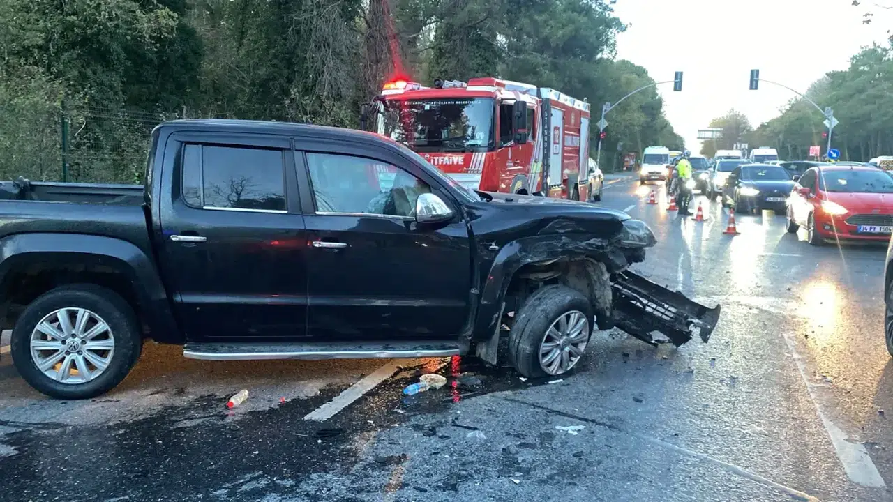 Sarıyer'de Ehliyetsiz Sürücü Trafik Kazasına Sebep Oldu: 3 Yaralı!