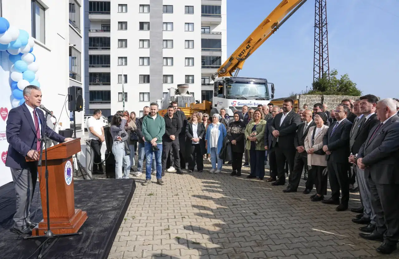 Yomra'da Çocukluk Etkinlik Merkezi ve Kreş'in Temeli Atıldı