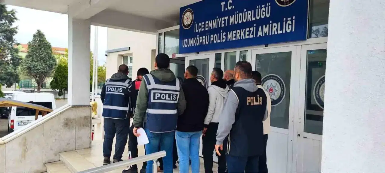 Uzunköprü'de Hapis Cezası Olan 5 Suçlu Operasyonla Yakalandı