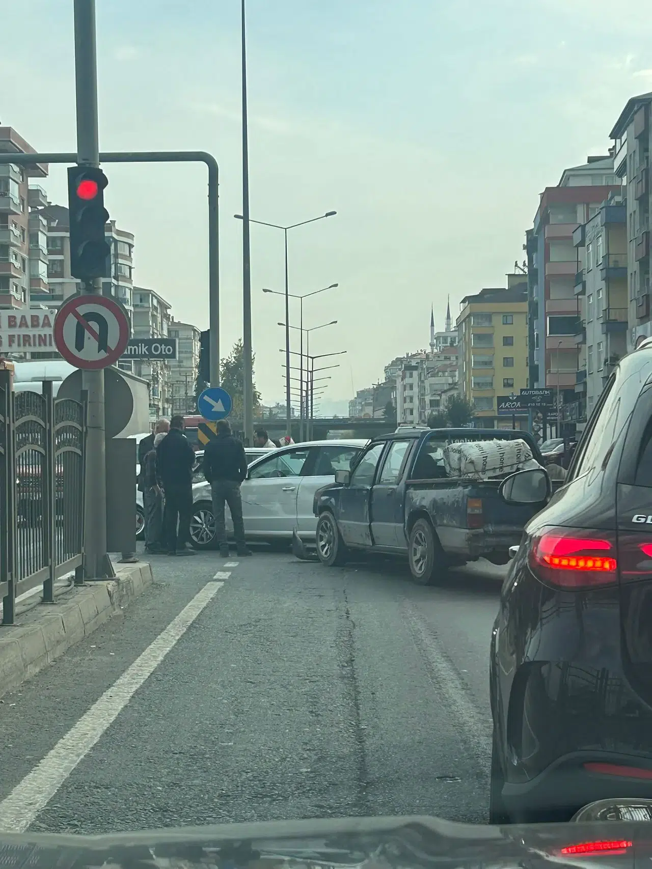Akçaabat'ta Trafik Kazası: Uzun Araç Kuyrukları Oluştu