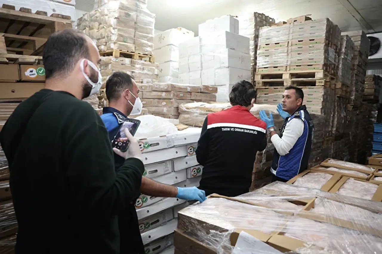 Antalya'da 25 Ton Son Kullanma Tarihi Geçmiş Tavuk Ürünü Ele Geçirildi