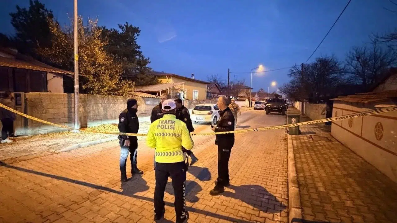 Erzincan'da Baba Ve Oğlu Evde Silahla Ölü Bulundu, İntihar Mı?