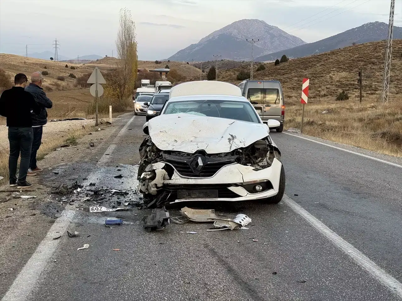 Kahramanmaraş'ta İki Otomobilin Çarpıştığı Kazada Dört Kişi Yaralandı