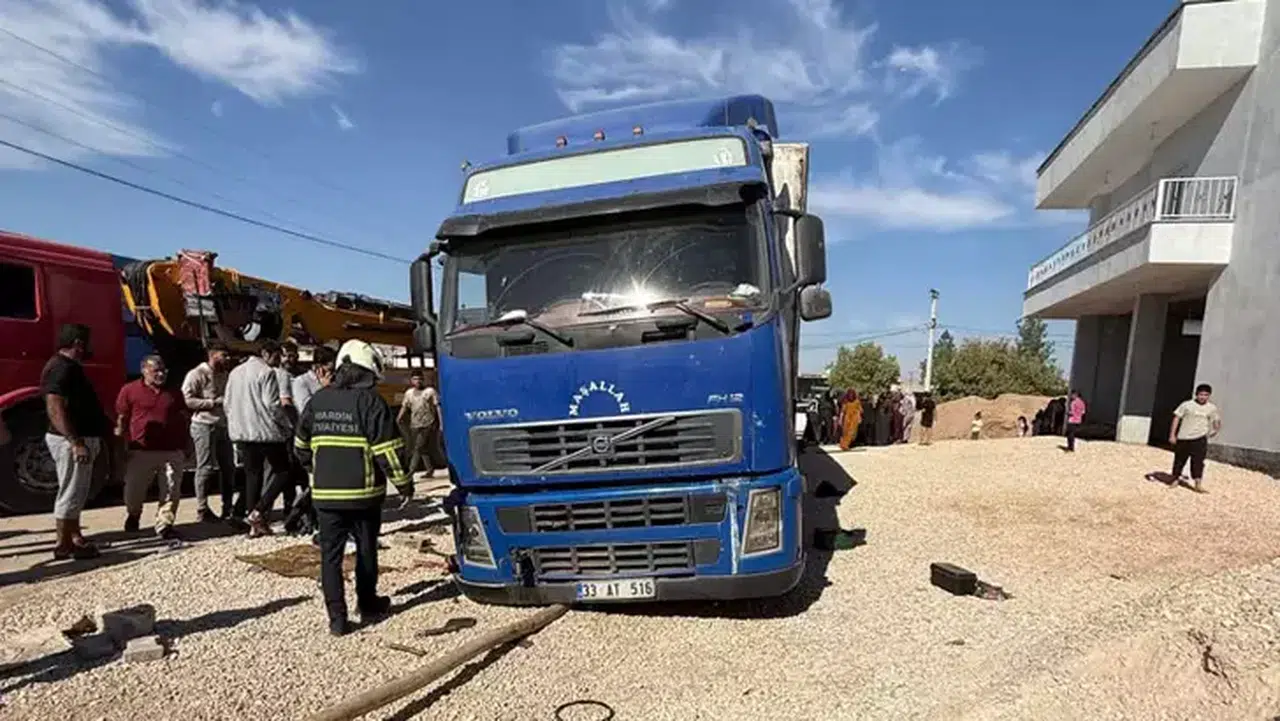 Mardin'de TIR Sürücüsü Lastik Değiştirirken Aracı Altında Kaldı