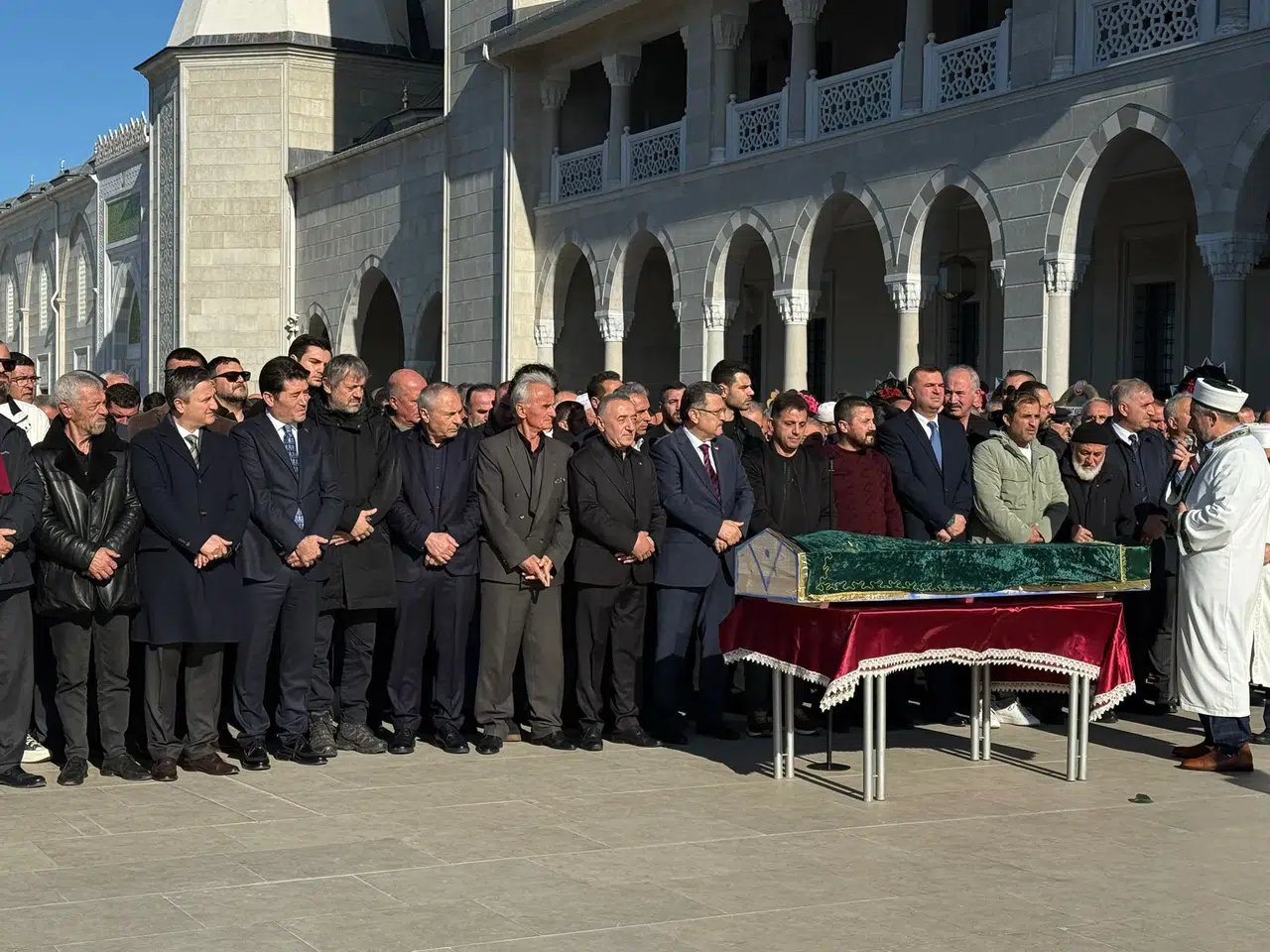 İhsan Başkan Son Yolculuğuna Uğurlandı; Ailesi ve Dostları Yanındaydı