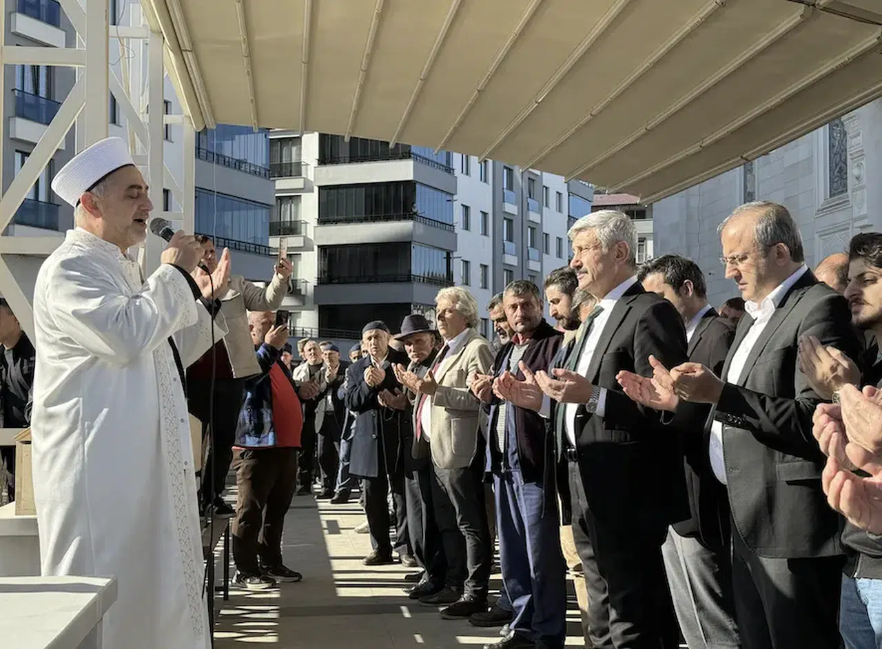 8 Yaşındaki Elif Zümra Deniz, Trafik Kazasında Hayatını Kaybetti