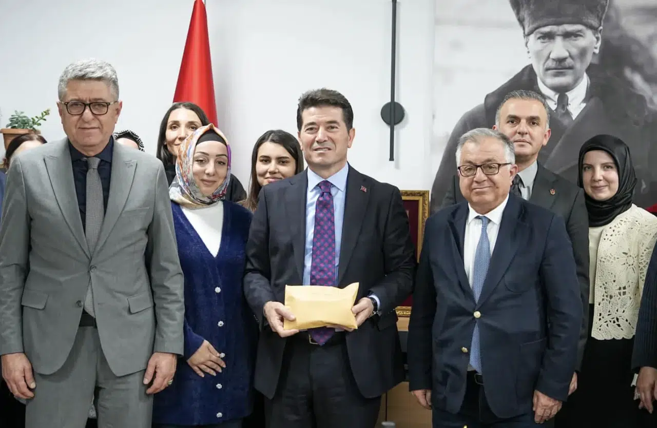 Ortahisar'da Eğitim İçin 61 Bin TL Burs Bağışı Yapıldı