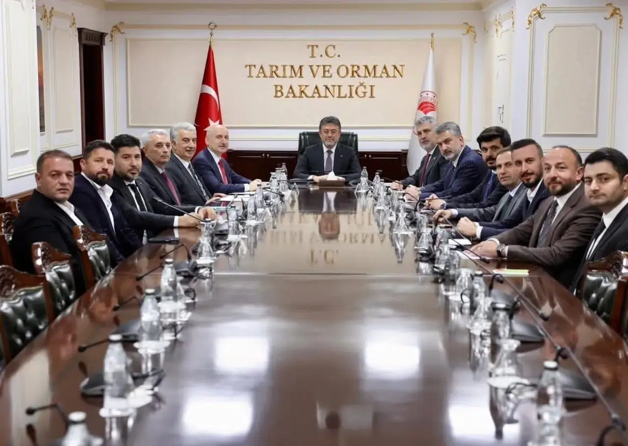 Trabzon'da AK Parti'den Balıkçılara Ve Üniversiteye Destek Ziyareti