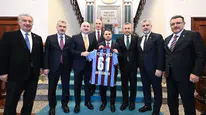 CHP'li Bak'tan Trabzonspor eleştirisi: "Siyasetin vitrin süsü olamaz"
