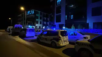 İzmir'de Aile İçi Cinayet: 3 Kişi Apartman Dairesinde Ölü Bulundu