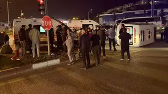 Tokat'ta Ambulans Kavşakta Cip İle Çarpıştı, 3 Kişi Hafif Yaralandı