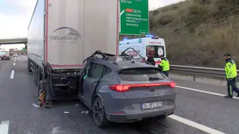 Sancaktepe'de Otomobil TIR'ın Altında Kalarak Trafik Kazası Yarattı