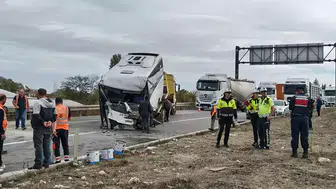 Saray'da yol verme tartışması kazaya yol açtı, 3 yaralı!