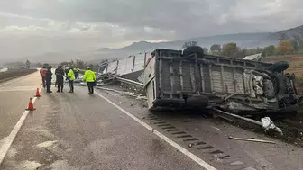 Tokat'ta Meydana Gelen Trafik Kazasında Minibüs Kamyonete çarptı