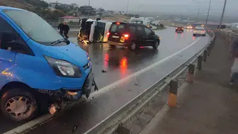 Yağışlar Zincirleme Trafik Kazasına Neden Oldu, 9 Araç Karıştı!