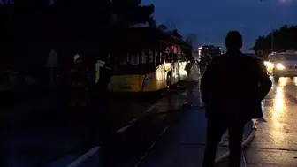İETT Otobüsü Yangında Kül Oldu, Yolcu Olmaması Facianın Önüne Geçti