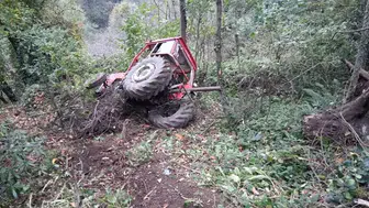 Samsun'da Traktör Devrildi: Sürücü Acil Servis'e Yollandı!