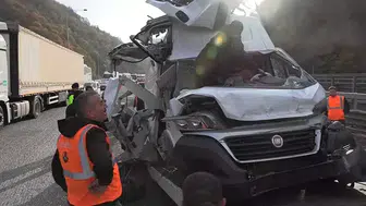 Bolu'da Minibüs, TIR ile Çarpışarak Otobüsün Üzerine Savruldu